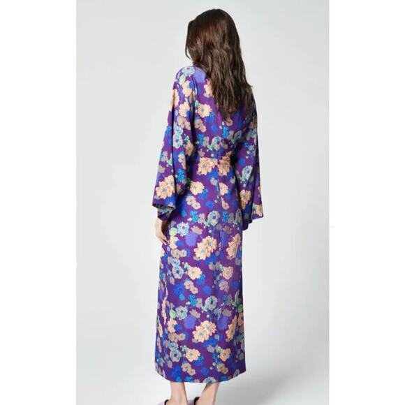SMYTHE Violet Floral Front Twist Kimono Sleeve Midi Dress - Picture 5 of 16